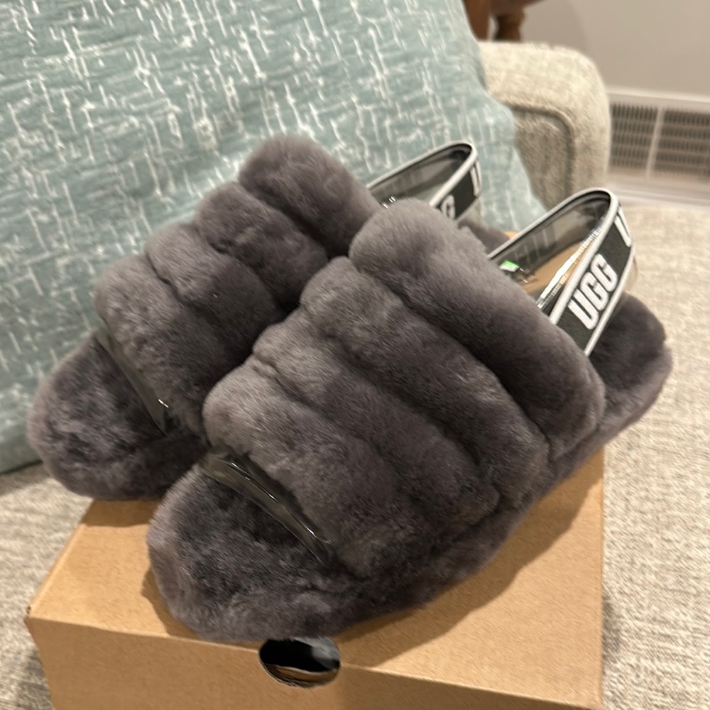 BRAND NEW! UGG Women's Fluffy Gray Slippers